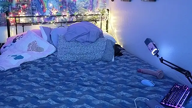 Snapshot of scarelett2372 chatting on 10.20.25 scarelett2372 online show from 10.20.25