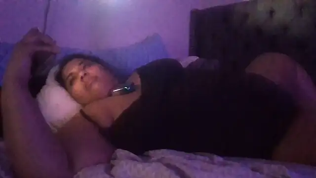 Snapshot of 1n0nlythroat chatting on 06.22.26 1n0nlythroat online show from 06.22.26