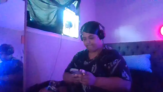 Snapshot of 1n0nlythroat chatting on 06.28.26 1n0nlythroat online show from 06.28.26