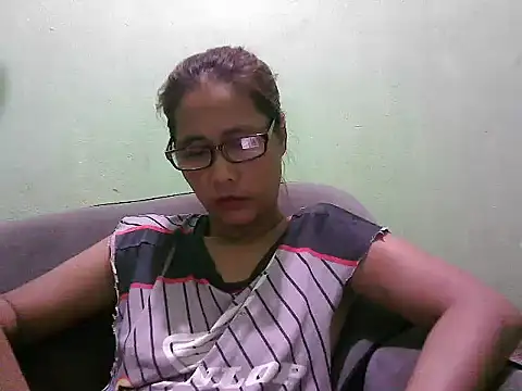 Snapshot of HotLadyPinay32 chatting on 07.10.26 HotLadyPinay32 online show from 07.10.26