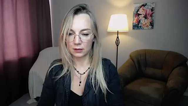 Snapshot of Ava_Elior chatting on 09.10.25 Ava Elior online show from 09.10.25