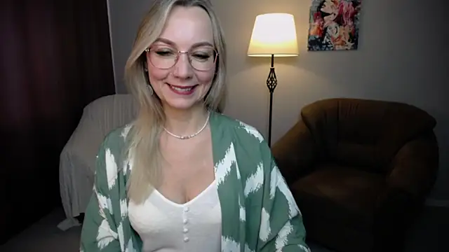 Snapshot of Ava_Elior chatting on 09.22.25 Ava Elior online show from 09.22.25