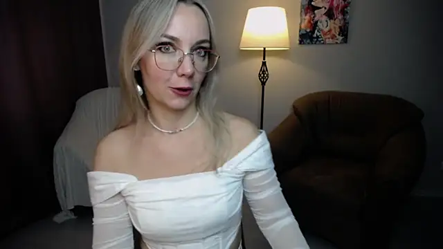 Snapshot of Ava_Elior chatting on 09.28.25 Ava Elior online show from 09.28.25