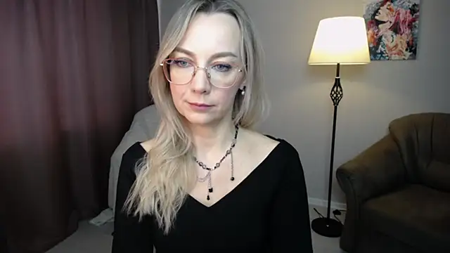 Snapshot of Ava_Elior chatting on 10.11.25 Ava Elior online show from 10.11.25