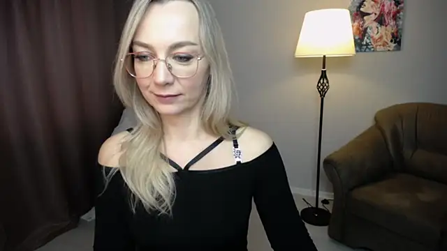 Snapshot of Ava_Elior chatting on 10.16.25 Ava Elior online show from 10.16.25