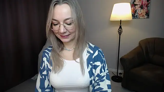 Snapshot of Ava_Elior chatting on 10.19.25 Ava Elior online show from 10.19.25
