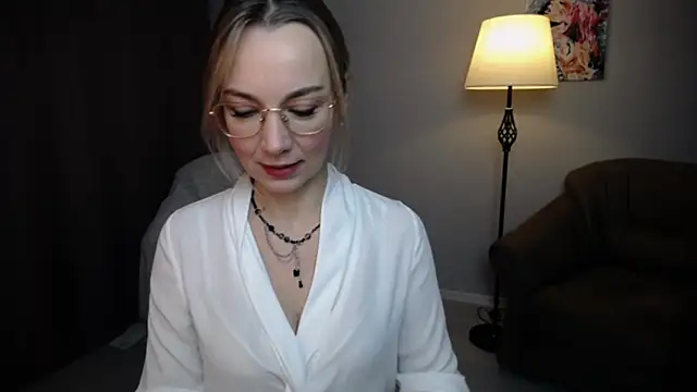 Snapshot of Ava_Elior chatting on 10.20.25 Ava Elior online show from 10.20.25