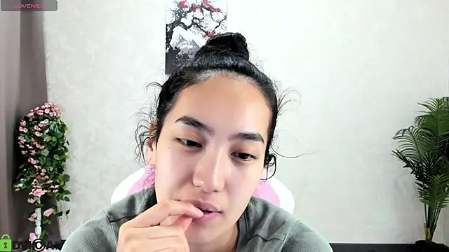 FlirtyAura online show from 10.28.25