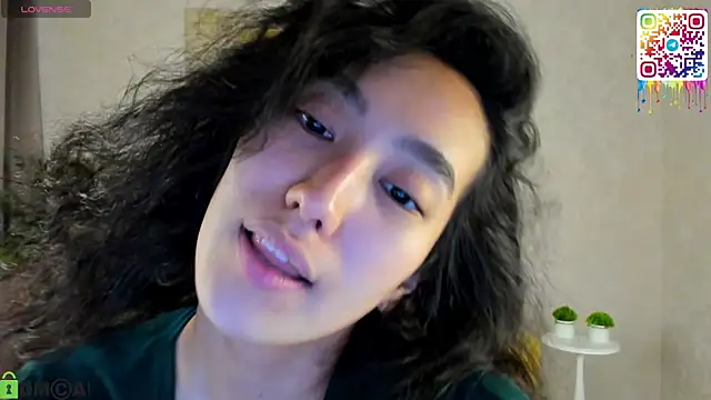 Snapshot of FlirtyAura chatting on 04.27.26 FlirtyAura online show from 04.27.26