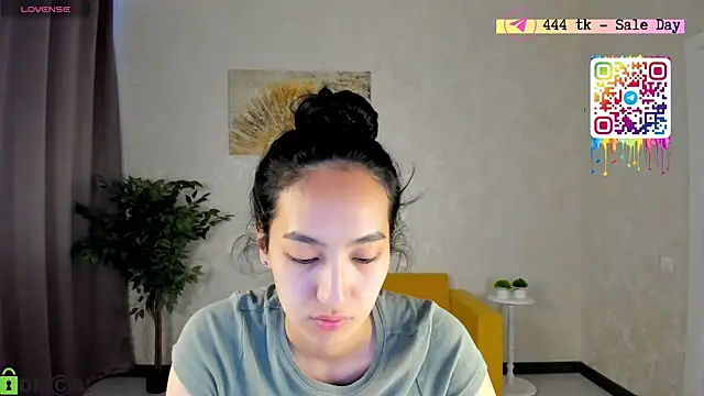 Snapshot of FlirtyAura chatting on 05.19.26 FlirtyAura online show from 05.19.26