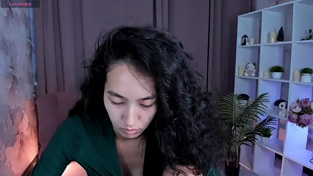 Snapshot of FlirtyAura chatting on 07.21.26 FlirtyAura online show from 07.21.26