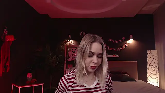 Snapshot of Pooja_Hegde chatting on 10.31.25 Pooja Hegde online show from 10.31.25