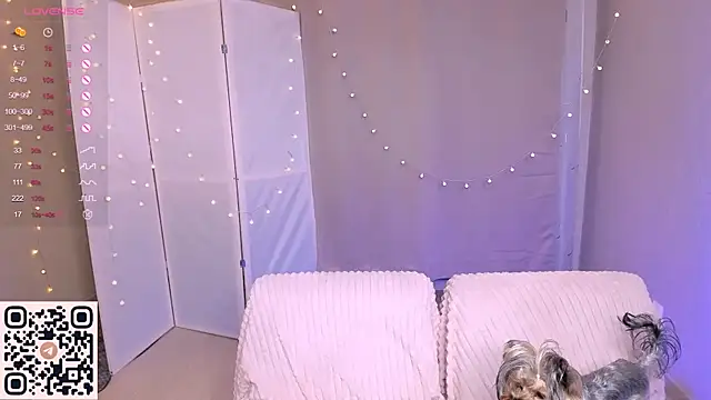 Snapshot of ahuennaya chatting on 12.17.25 ahuennaya online show from 12.17.25