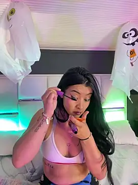 BellaFernandez   online show from 10.29.25