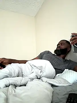 Snapshot of urmant chatting on 12.19.25 urmant online show from 12.19.25