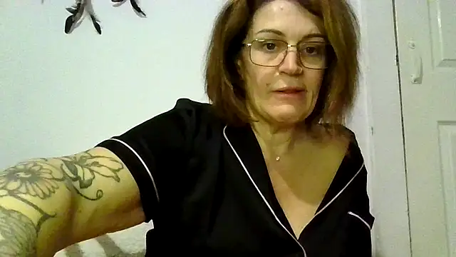 RubyyRosee online show from 11.23.25