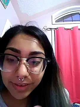 Snapshot of Lovelyrainn chatting on 09.22.25 Lovelyrainn online show from 09.22.25