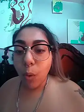 Snapshot of Lovelyrainn chatting on 09.26.25 Lovelyrainn online show from 09.26.25