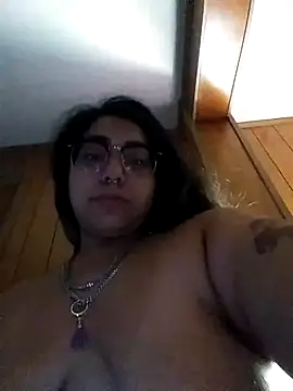 Snapshot of Lovelyrainn chatting on 10.05.25 Lovelyrainn online show from 10.05.25