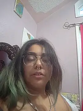 Snapshot of Lovelyrainn chatting on 10.27.25 Lovelyrainn online show from 10.27.25