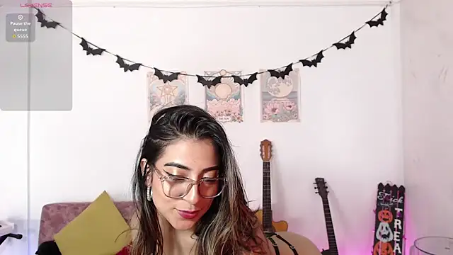 Snapshot of Susanahendrix chatting on 10.27.25 Susanahendrix online show from 10.27.25