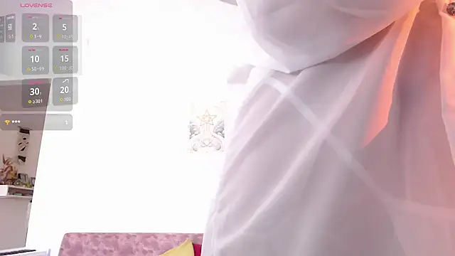 Snapshot of Susanahendrix chatting on 12.14.25 Susanahendrix online show from 12.14.25
