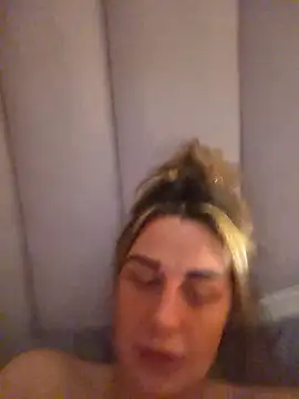 Snapshot of Sophrob96x chatting on 01.10.26 Sophrob96x online show from 01.10.26