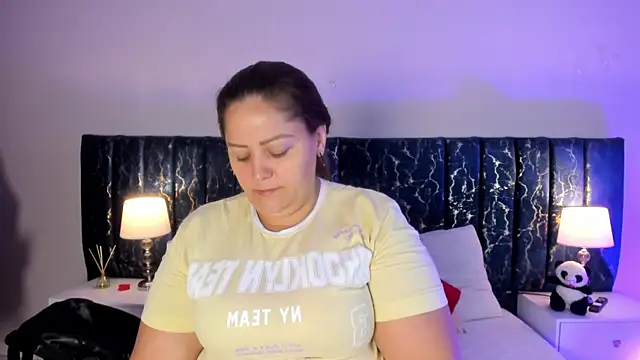 Snapshot of katte_landerr chatting on 02.19.26 katte landerr online show from 02.19.26