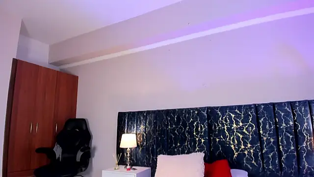 Snapshot of katte_landerr chatting on 02.26.26 katte landerr online show from 02.26.26