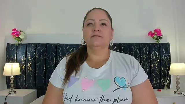 Snapshot of katte_landerr chatting on 03.27.26 katte landerr online show from 03.27.26