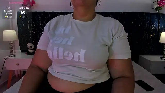 Snapshot of katte_landerr chatting on 05.08.26 katte landerr online show from 05.08.26