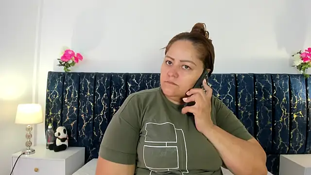 Snapshot of katte_landerr chatting on 05.26.26 katte landerr online show from 05.26.26