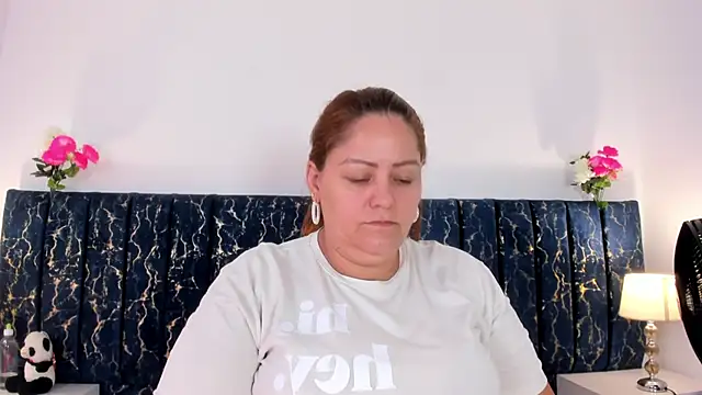 Snapshot of katte_landerr chatting on 05.28.26 katte landerr online show from 05.28.26