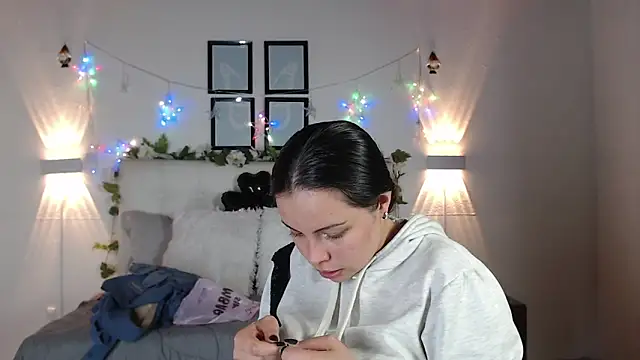 Megan 05  online show from 03.20.26