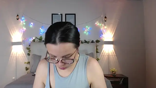 Snapshot of Megan_05_ chatting on 04.18.26 Megan 05 online show from 04.18.26