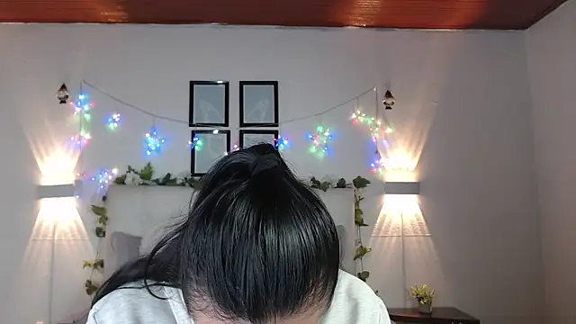 Snapshot of Megan_05_ chatting on 04.22.26 Megan 05 online show from 04.22.26