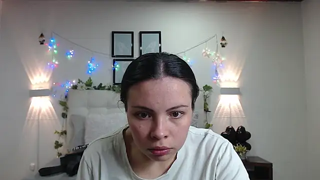 Snapshot of Megan_05_ chatting on 05.20.26 Megan 05 online show from 05.20.26
