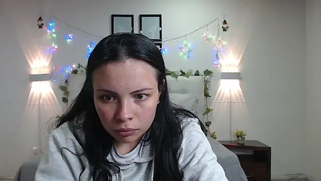 Snapshot of Megan_05_ chatting on 05.21.26 Megan 05 online show from 05.21.26