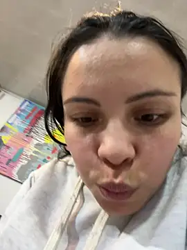 Snapshot of Megan_05_ chatting on 05.26.26 Megan 05 online show from 05.26.26