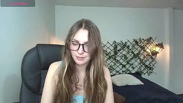 velvet  moon online show from 03.17.26