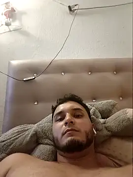 Snapshot of Hotguys111 chatting on 09.23.25 Hotguys111 online show from 09.23.25