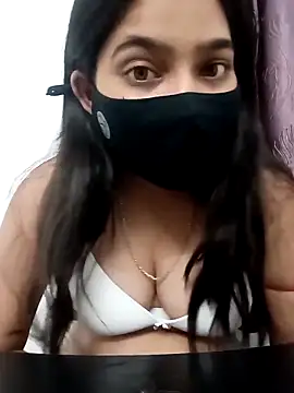 Snapshot of Snehabeauti chatting on 11.04.25 Snehabeauti online show from 11.04.25