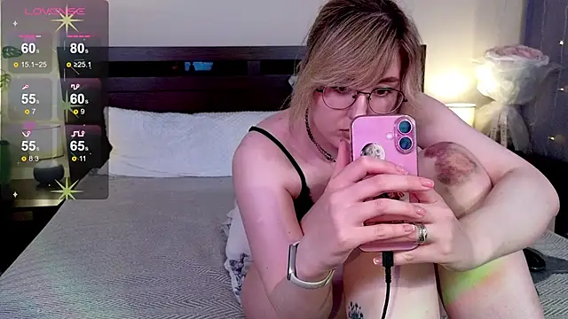 Snapshot of _AlexaFlowers_ chatting on 04.29.26 AlexaFlowers online show from 04.29.26