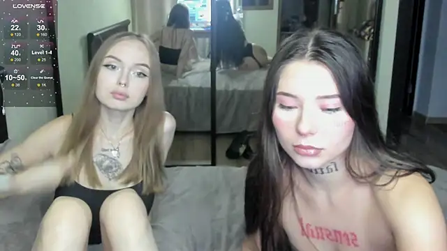 Snapshot of bitchdancer0 chatting on 09.18.25 bitchdancer0 online show from 09.18.25