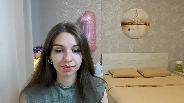 Snapshot of KellyShines chatting on 06.17.26 KellyShines online show from 06.17.26