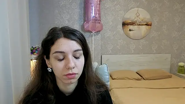 Snapshot of KellyShines chatting on 06.27.26 KellyShines online show from 06.27.26