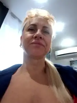 Snapshot of KissMiSveet chatting on 02.04.26 KissMiSveet online show from 02.04.26