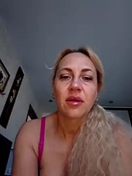 Snapshot of KissMiSveet chatting on 05.29.26 KissMiSveet online show from 05.29.26
