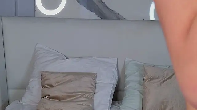 AdoraCortes online show from 11.24.25