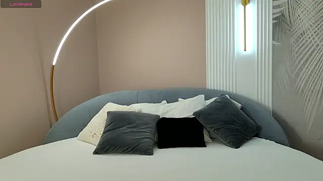 AdoraCortes online show from 03.18.26